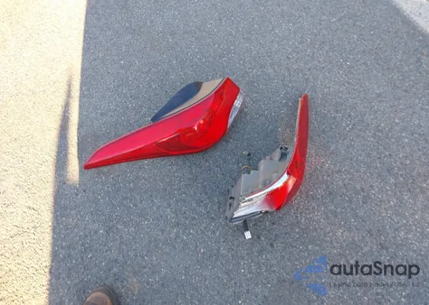 2013 Hyundai Elantra Limited z USA, uszkodzony, nr VIN 5NPDH4AE0DH335392